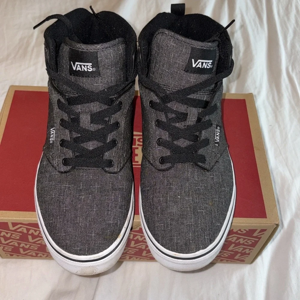 Size 7Y Boy/Girl High Top Vans